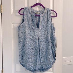 NWT - Sleeveless blue print shirt
